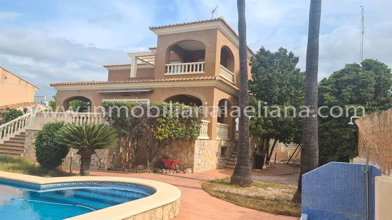 Foto 535f55d8-7bfa-4cd8-90f1-f1dafbaa6f37. Xalet amb calefacció aparcament piscina a El Carme-Sant Agustí-Bonavista Eliana (l´)