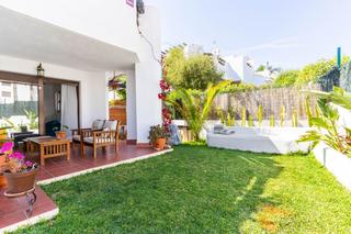Xalet a Alcazaba 115. Pareado en venta en las salinas, 3 dormitorios.