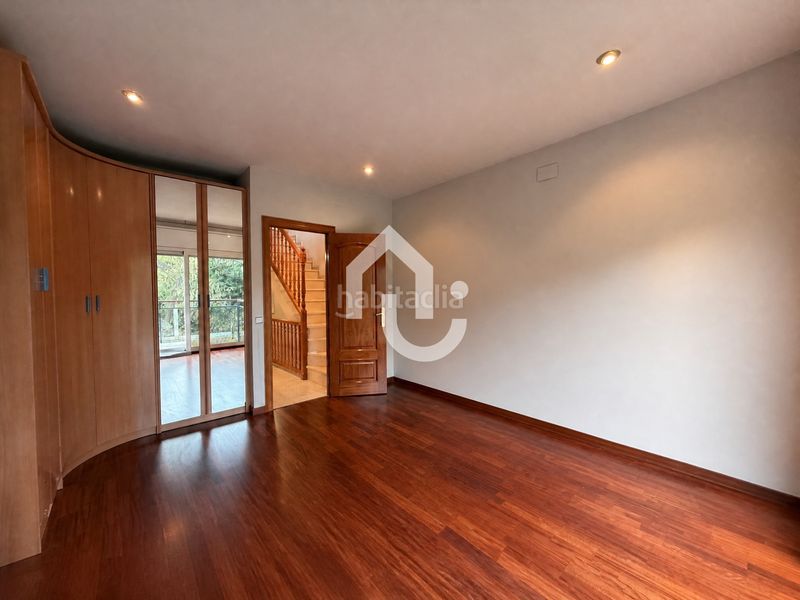 Foto e08f88be-a57f-49f3-9d23-1b40f2529457. Casa amb calefacció aparcament a Sant Andreu de Palomar Barcelona
