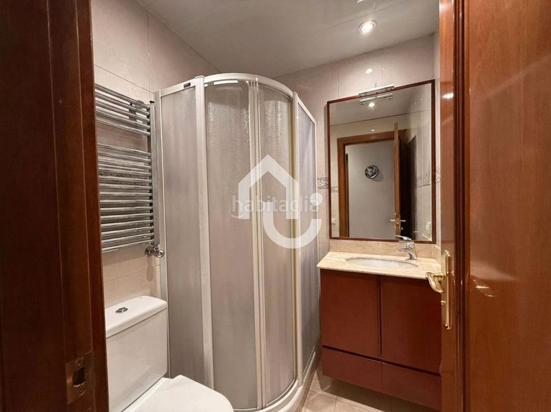 Foto eeb4d329-fa56-41c8-8be3-e8db73d2abee. Casa amb calefacció aparcament a Sant Andreu de Palomar Barcelona