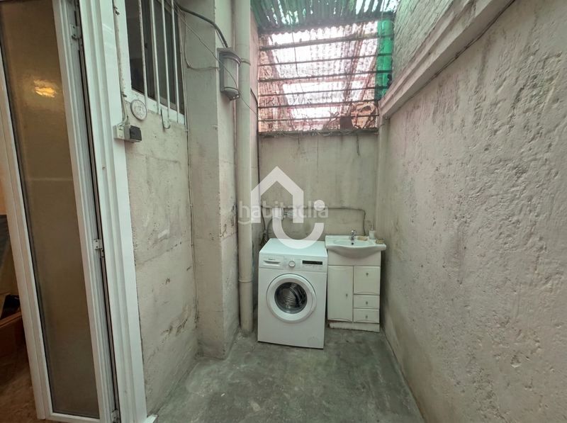 Foto c1f150d2-c67f-4a74-9e3e-5a097dd76182. Casa adossada a Sant Andreu de Palomar Barcelona