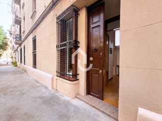 Casa in Sant Andreu de Palomar. Espectacular planta baja estilo casa con entrada independiente!!
