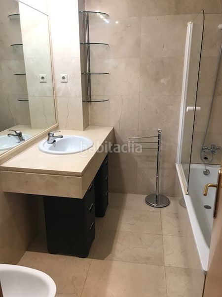 Foto 6f3b5d0e-bf56-4133-9a5d-906c8b067428. Rent flat with heating parking pool in Sector B Boadilla del Monte
