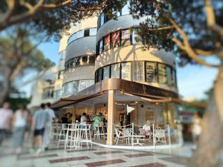 Lloguer Local Comercial a S&#39;agaro 93. Barrestaurante en pleno centro de platja daro