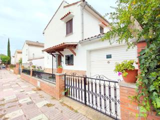 Maison à Santa Cristina Poble. Casa de pueblo en el centro, con amplio garaje y patio