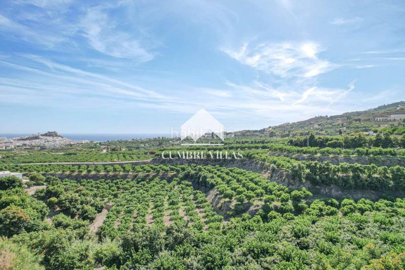 Foto d0075b3a-60a5-49ff-b392-a926f75bd8da. Casale con parcheggio in Centro Salobreña