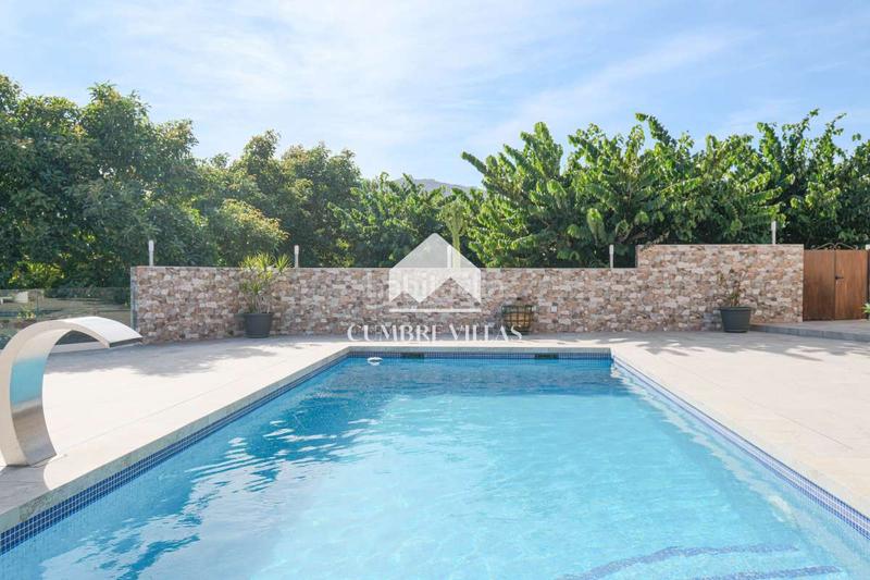 Foto e896f1f3-ae25-4075-b287-d78a6fbb2e20. Casale con parcheggio in Centro Salobreña