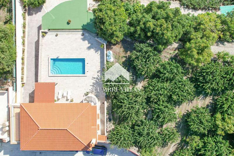 Foto ea10ddad-f00e-4eae-85b2-2d120bc0afdd. Casale con parcheggio in Centro Salobreña