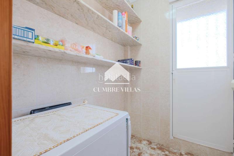 Foto f5826b72-1093-48a1-b864-cf84387d9059. Casale con parcheggio in Centro Salobreña