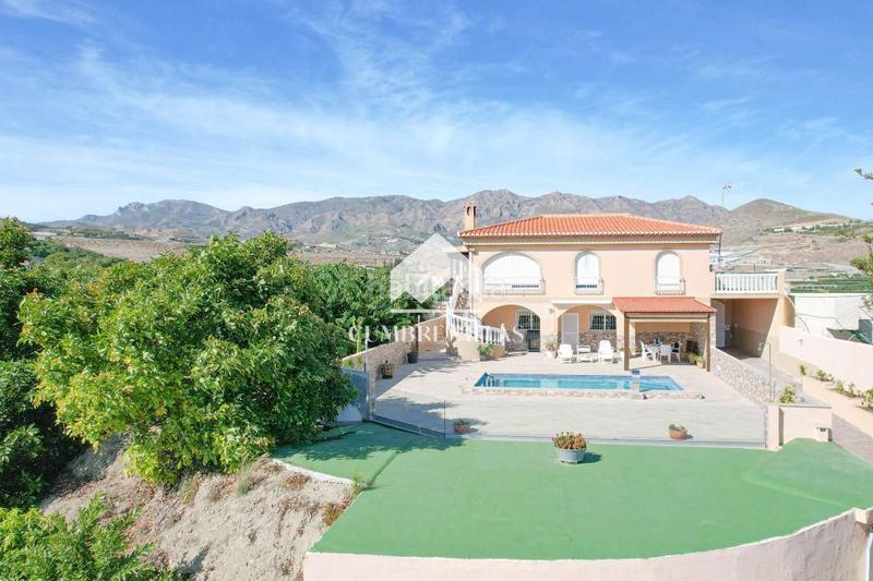 Foto 2303f5b5-6f62-469a-9975-f06d2a85d7d6. Mas avec parking dans Centro Salobreña