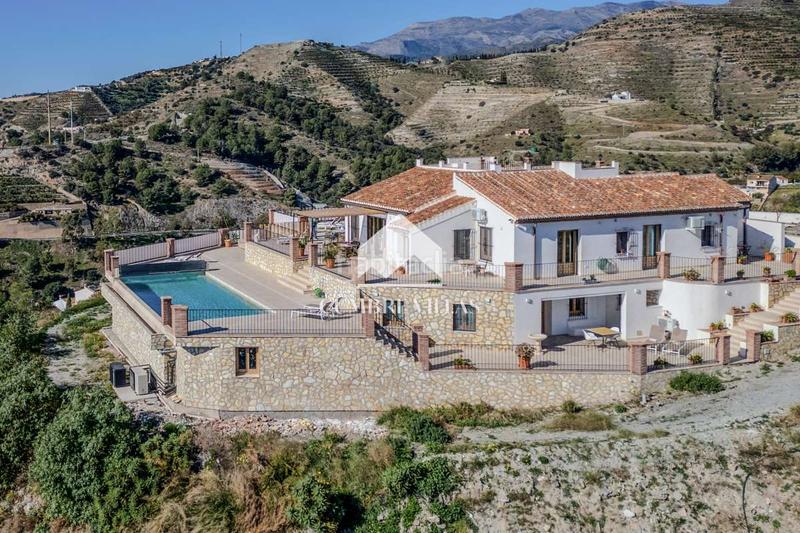 Foto 7b32687f-7f20-4a34-b0df-ef117266b16a. Casa amb aparcament a Cotobro Almuñécar