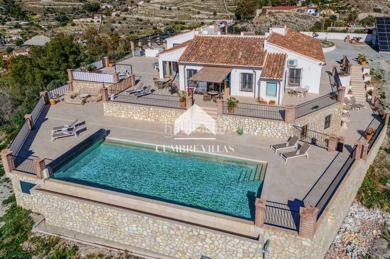 Foto eb9eb6be-964e-4595-b2ee-3c5e6432406d. Casa amb aparcament a Cotobro Almuñécar