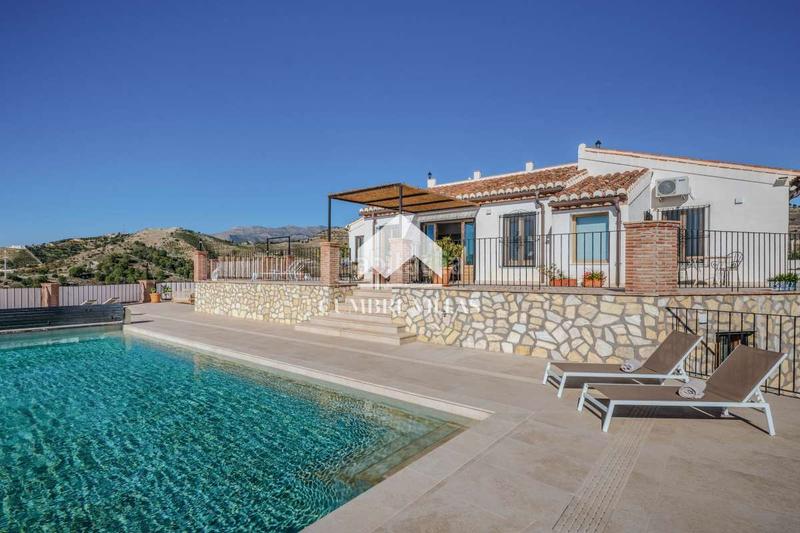 Foto df7374ca-57c1-4fac-8c55-6fba4fdf42d6. Maison avec parking dans Cotobro Almuñécar