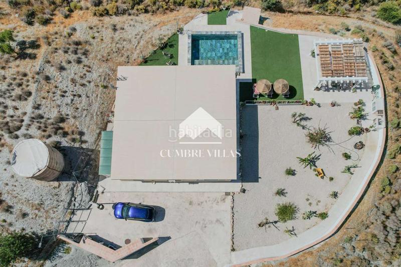 Foto db80fc92-93ba-4201-b73b-b9285c279ce8. Masia a Vélez de Benaudalla