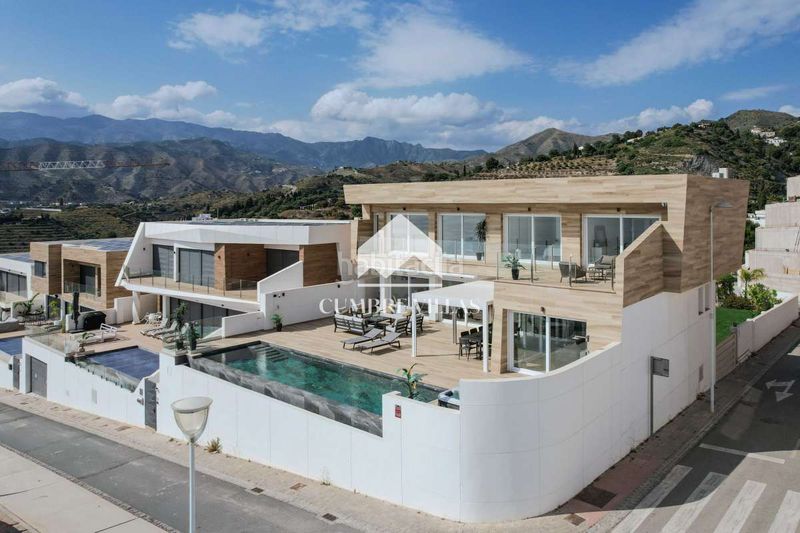 Foto 0d35cc5a-a837-46e9-bd1b-97d77d44ebfa. Maison avec parking dans La Herradura Almuñécar