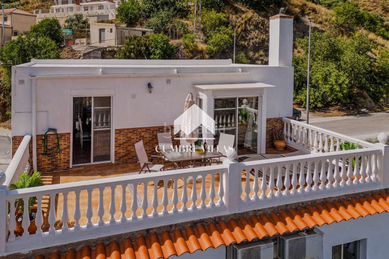Foto fffe53a4-f84f-4c50-adf2-7408c4bc3d9e. Maison avec parking dans Lújar