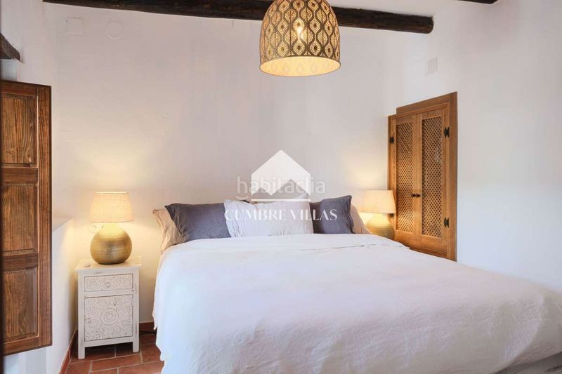 Foto 0abebb82-5f70-4547-bed0-691d07daeb04. Casa aparellada a Centro Salobreña