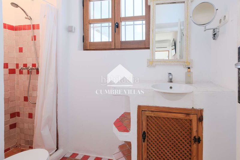 Foto 0dec2d83-66a8-4422-93e3-46f340163b52. Casa aparellada a Centro Salobreña