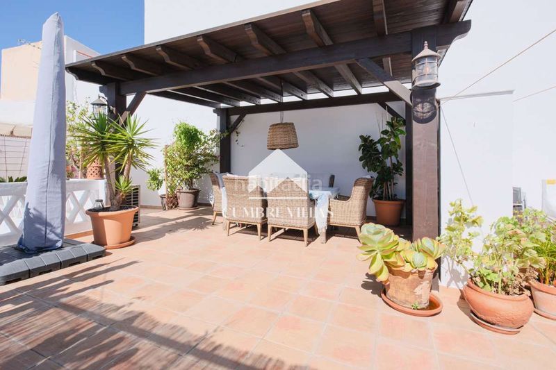Foto 136c0cf0-f079-4361-bdd4-ae2c4af71772. Casa aparellada a Centro Salobreña