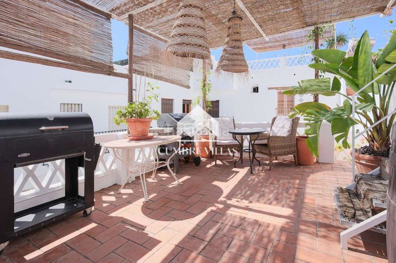 Foto a2c2d07c-6a9e-4747-89f9-c4cf51229134. Casa aparellada a Centro Salobreña