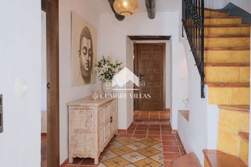 Foto a8df4ff0-f197-49a0-b839-b450bac8b086. Casa aparellada a Centro Salobreña