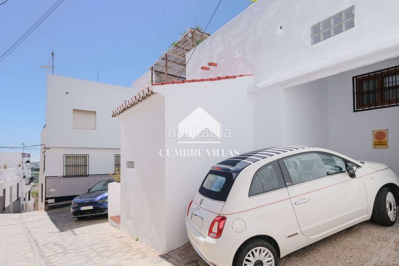 Foto e7a2b58a-b6f3-47e6-b6f1-d1342a2b527c. Casa aparellada a Centro Salobreña