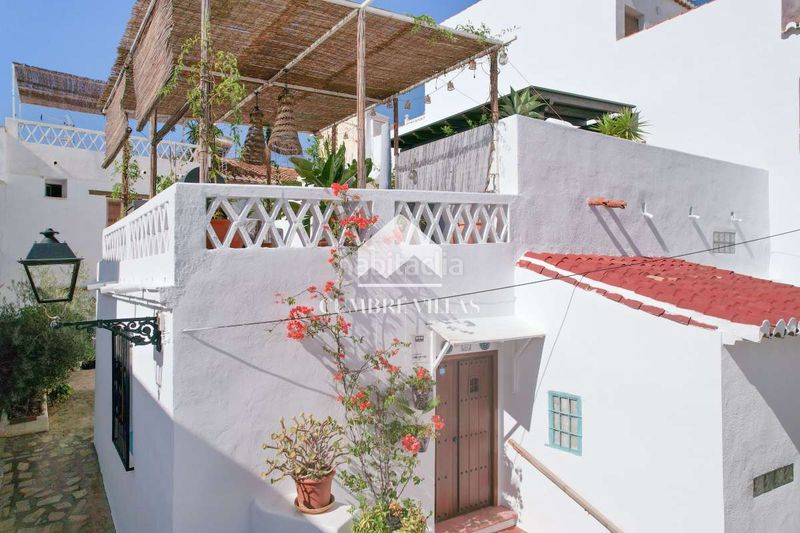 Foto 4bffcf10-45d5-45eb-86b3-394d8990c975. Casa pareada en Centro Salobreña