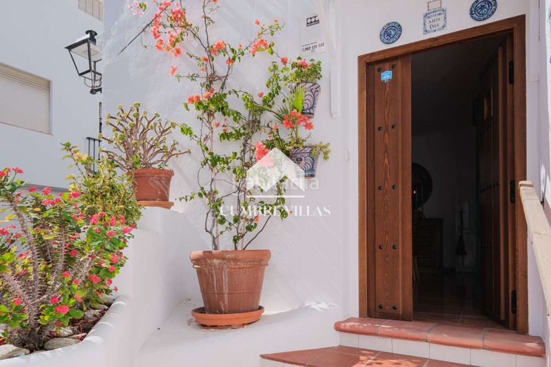 Foto dd72bef6-0ce1-4a7d-a938-7f1141f7e57a. Casa pareada en Centro Salobreña