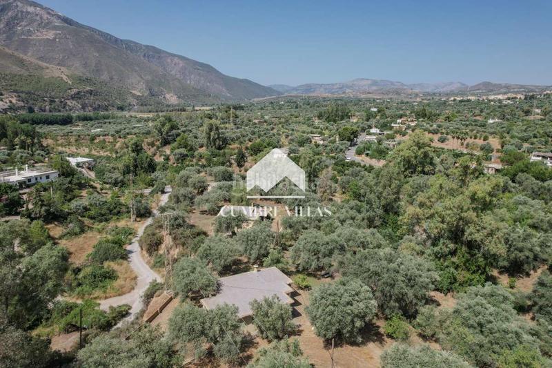 Foto bd77a17d-696f-448d-bb6d-8e2f52e3ad2a. Masia a Órgiva