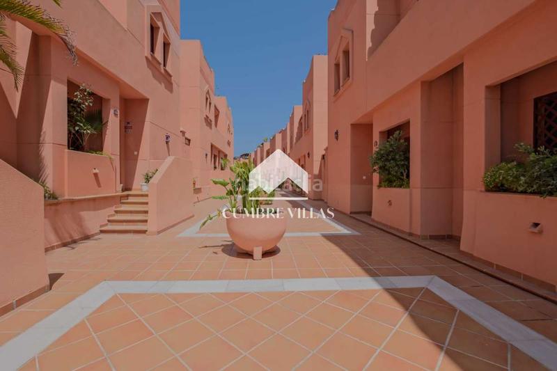 Foto 814ac0af-aede-41d8-a0c3-44e5ee00de47. Casa aparellada amb aparcament piscina a Playa de Granada Motril