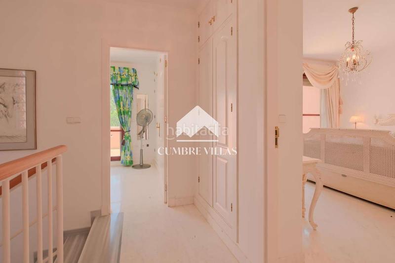 Foto a0329550-0a56-4293-85c9-bdcd3fe67d1a. Casa aparellada amb aparcament piscina a Playa de Granada Motril