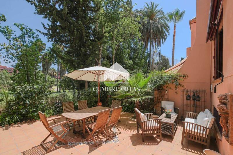 Foto e3ecf95c-4bb5-4322-87d4-89bdf1bbad9b. Casa aparellada amb aparcament piscina a Playa de Granada Motril