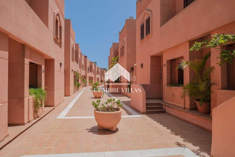 Foto fb5a1b3b-e86f-40a4-96d3-b92fe4d328dd. Casa bifamiliare con parcheggio piscina in Playa de Granada Motril