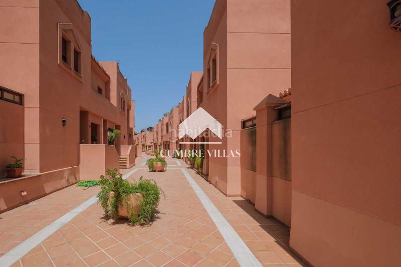 Foto 071d1d95-b80d-401e-8c78-3a5c693f7eca. Casa pareada en Playa de Granada Motril