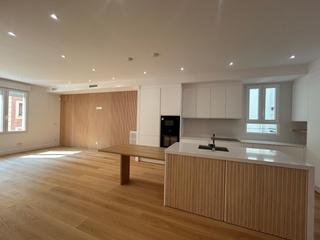 Appartement à Ibiza. Exclusivo piso exterior totalmente reformado en el barrio del re