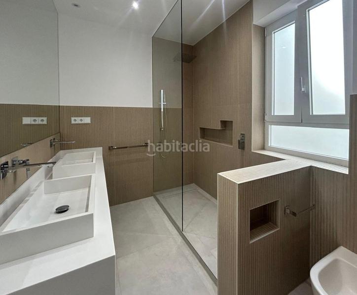 Foto b77d577a-66ce-4a78-9102-e5b19a5b33b8. Piso exclusivo piso exterior totalmente reformado en el barrio del retiro en Madrid