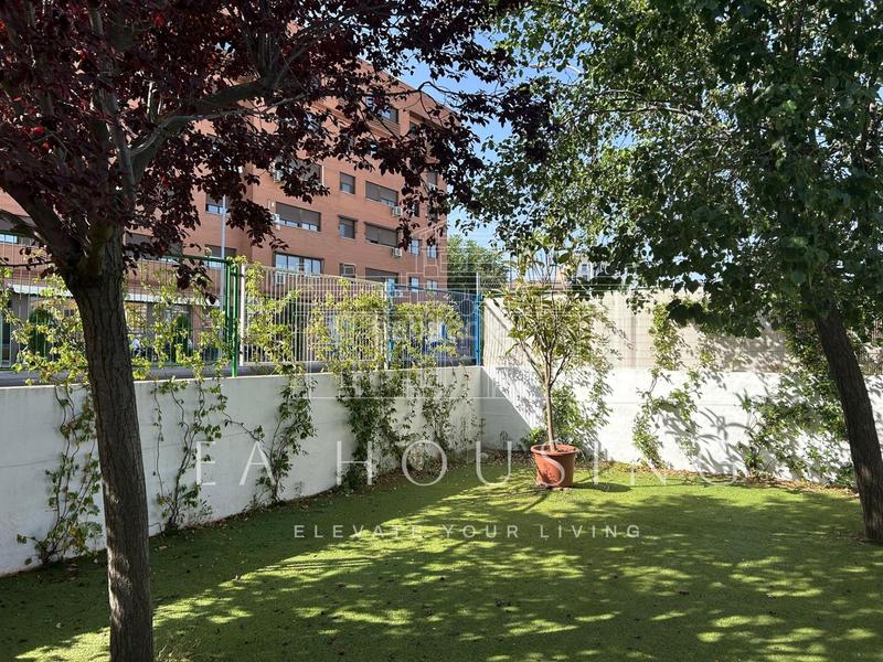 Foto c63dc57c-c1b3-4ff4-8406-c2a039e85f30. Casa a schiera in Laguna Park Parla