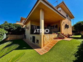 Casa adossada a Pòrtol. Chalet pareado en pòrtol  espacio, luz y confort en un entorno p