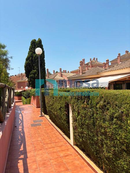 Foto d94a1cc4-39bc-41ce-b069-9e82cbbe9375. Maison jumelée avec parking piscine dans Islantilla golf Islantilla