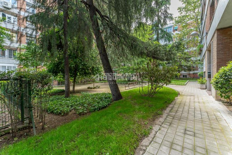 Foto bc17370b-151a-4d93-a6f8-a93886a26a0a. Piso  en venta en Hispanoamérica-Bernabéu Madrid