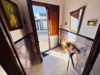 Casa aparellada a Mora. Casa en venta en mora