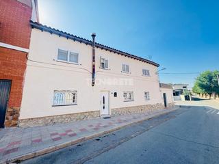 Casa aparellada a Polán. Casa en venta en polán