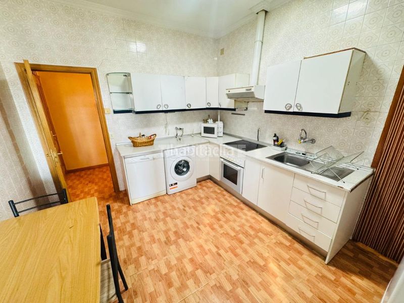 Foto f5c68446-3281-4b94-8086-d15cac3e276b. Casa aparellada amb calefacció aparcament a Yébenes (Los)