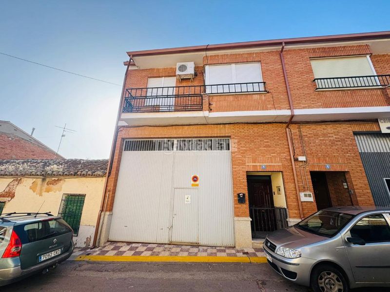 Foto fec9843c-586d-4c62-9b7a-3ae1be4e6779. Casa aparellada amb calefacció aparcament a Yébenes (Los)