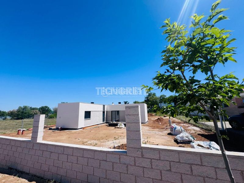 Foto cc9c1de4-b1f5-468a-be6d-2be73c39f173. Casa amb calefacció aparcament a Layos