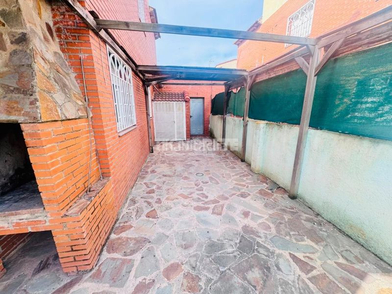 Foto 20b79ac1-9a3c-4f9b-a9a9-48bda33ec9c0. Casa aparellada a Magán