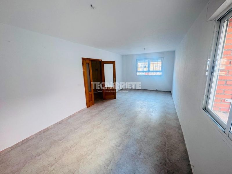 Foto 231e7f65-6fb5-4498-a735-3957008a08ad. Casa aparellada a Magán