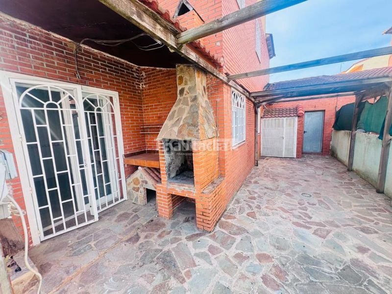Foto 692dfb59-f02e-45e7-adb4-05817e2caa2e. Casa aparellada a Magán