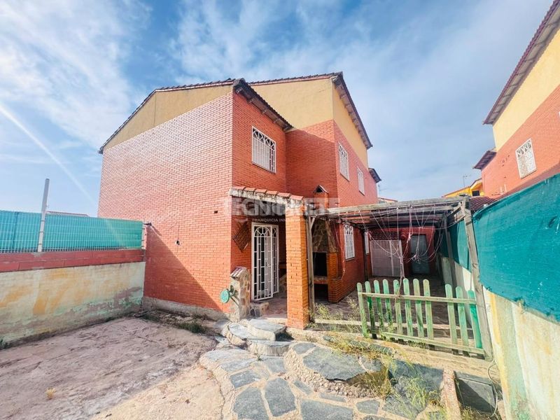 Foto becb4aa1-91e8-45cf-9807-e0b2df159f5d. Casa aparellada a Magán