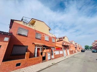 Casa aparellada a Magán. Casa en venta en magán